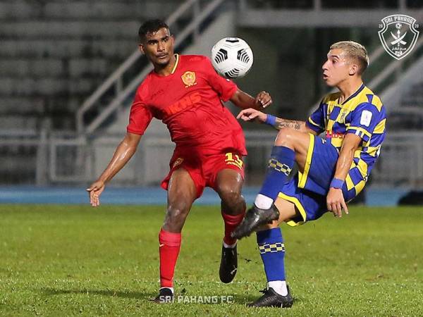 Hidalgo (kanan) menjadi senjata terbaik Sri Pahang FC bagi merobek gawang lawan. Foto: FB SRI PAHANG FC