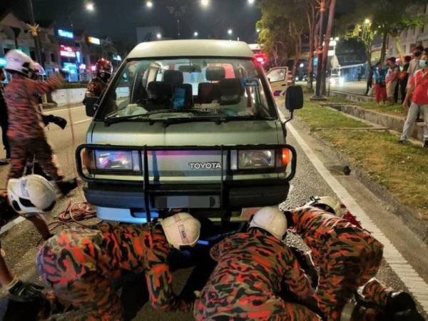 Seorang penunggang motosikal berkuasa tinggi maut selepas terbabit dalam kemalangan di Jalan Skudai Lama, Taman Tampoi Indah, Johor Bahru pada malam Jumaat.