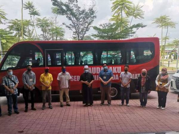 Ebit Lew sumbang bas coaster kepada HTAR Sinar Harian