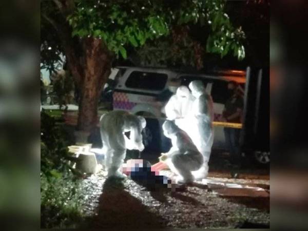 Seorang lelaki ditemui mati dengan kesan kecederaan di kepala di hadapan sebuah rumah di Kampung Chengal Batu, Pasir Puteh pada Ahad.