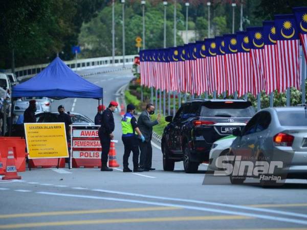 Suasana di perkarangan laluan masuk Parlimen dikawal ketat oleh pihak berkuasa. - Foto Sinar Harian ASRIL ASWANDI SHUKOR