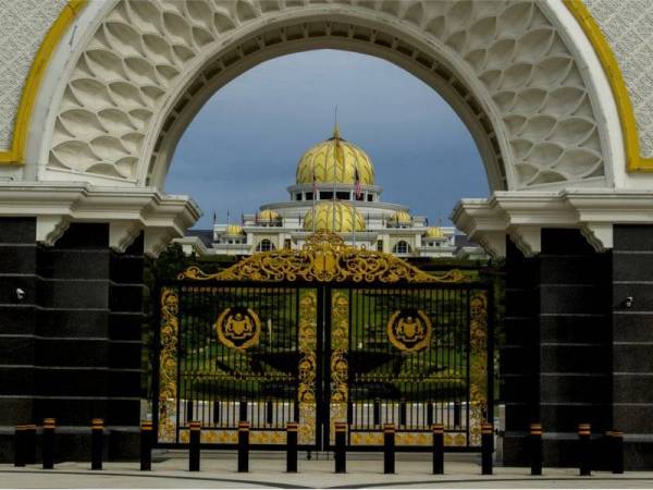 Muhyiddin tiba di Istana Negara bagi menghadap Yang di-Pertuan Agong pada pagi Rabu. - Foto Bernama