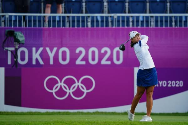 Aksi Kelly Tan ketika saingan hari pertama acara wanita Sukan Olimpik Tokyo 2020 pada Rabu. -Foto: AFP