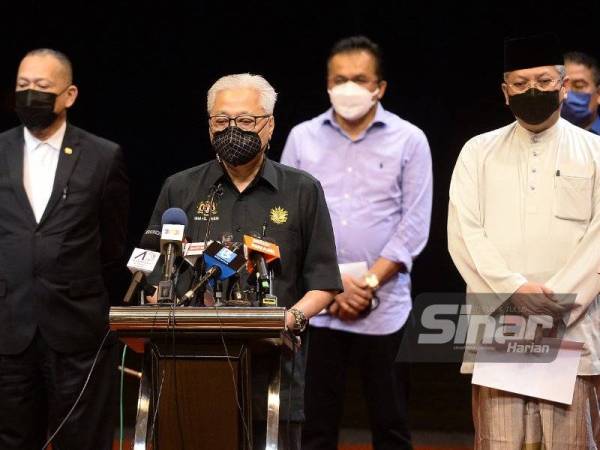 Sidang media Ismail Sabri pada Jumaat. -Foto Rosli Talib