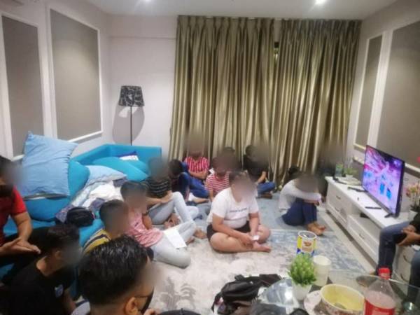 Seramai 15 individu termasuk empat pelajar ditahan selepas dipercayai mengadakan ‘private party’ dalam serbuan di sebuah unit kondominium di Seksyen 7, pada Sabtu.