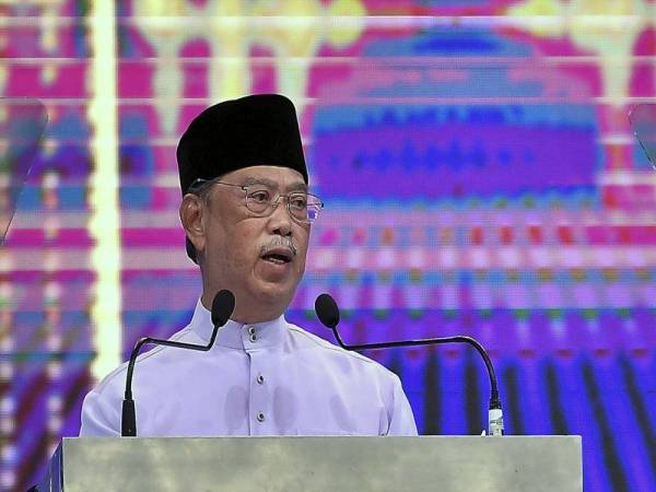 Muhyiddin menyampaikan ucapan semasa Sambutan Ma`al Hijrah Peringkat Kebangsaan Tahun 1443H/2021M di Masjid Tuanku Mizan Zainal Abidin malam ini. Foto Bernama