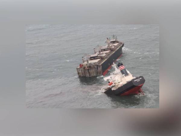 Sebuah kapal kargo yang berdaftar di Panama terkandas di wilayah utara Aomori, Jepun berdekatan pelabuhan Hachinohe dan menyebabkan berlaku tumpahan minyak.