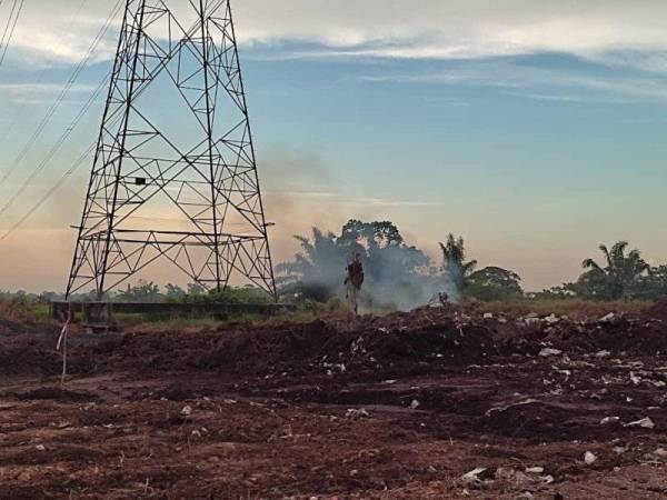 Kebakaran belukar di kawasan Revolusi Hijau, Johan Setia menyebabkan kemerosotan kualiti udara dan jerebu setempat di kawasan sekitar sejak Julai lalu.