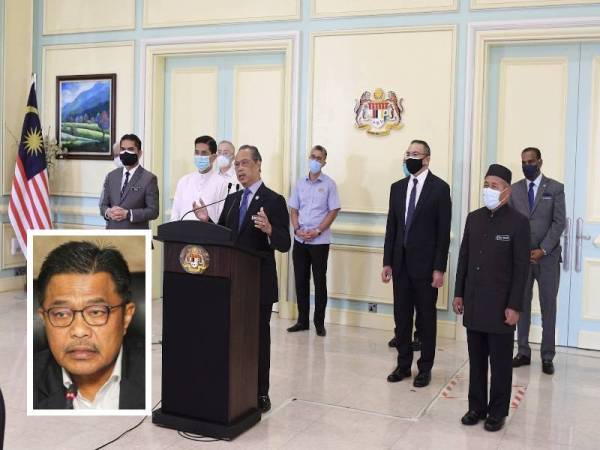 Perdana Menteri Tan Sri Muhyiddin Yassin ketika menyampaikan Perutusan Khas di Bangunan Perdana Putra pada Jumaat. -Foto Bernama (Gambar kecil: Mohd Sharkar Shamsudin)