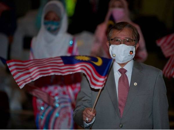 Abang Johari pada pelancaran Sambutan Bulan Kebangsaan dan Kibar Jalur Gemilang Peringkat Negeri Sarawak di Bangunan Dewan Undangan Negeri (DUN) Sarawak di Petra Jaya, Kuching pada Isnin. - Foto Bernama