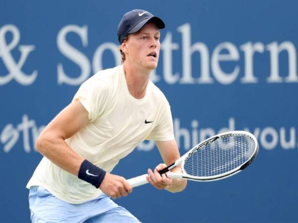 Sinner mara ke pusingan kedua ATP-WTA Cincinnati Masters apabila menewaskan menewaskan pemain Argentina, Federico Delbonis, 6-2, 7-5 pada Selasa. - Foto AFP