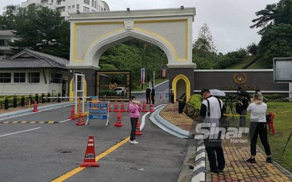 Ahli-ahli Parlimen daripada GPS, BN dan PN dijangka menghadap Yang di-Pertuan Agong di Istana Negara jam 10 pagi pada Khamis.