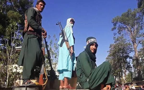 Pemberontak Taliban memulakan kemaraan untuk menguasai keseluruhan wilayah di Afghanistan sejak 6 Ogos lalu.