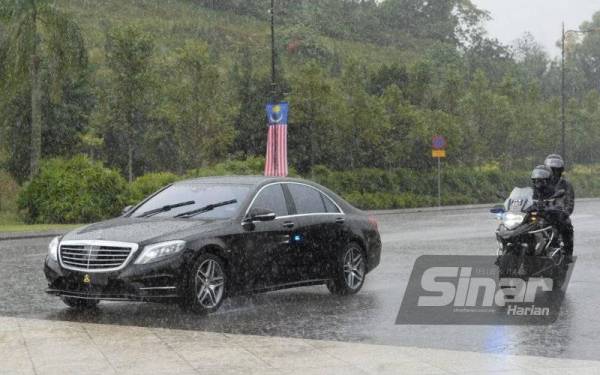 Kenderaan yang membawa Pemangku Sultan Pahang berangkat tiba di Istana Negara. -Foto Sinar Harian ROSLI TALIB