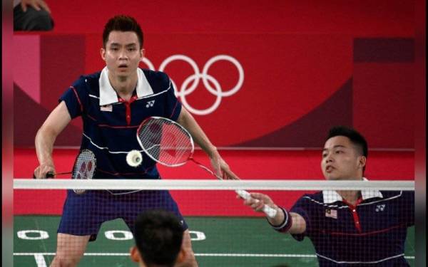 Aksi Aaron (kanan) dan Wooi Yik pada Sukan Olimplik Tokyo 2020.