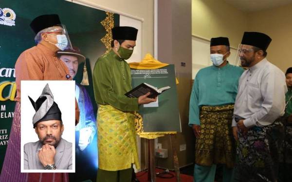 Pro Canselor USIM, Tunku Besar Seri Menanti Tunku Ali Redhauddin Ibni Tuanku Muhriz (dua dari kiri), melancarkan buku Adab Dalam Teromba Unsur Islam Dalam Kesusasteraan Melayu di USIM baru-baru ini. (Gambar kecil: Ismail )