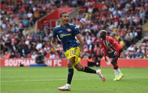 Greenwood meraikan gol penyamaan Manchester United ketika aksi liga menentang Southampton di Stadium St Mary’s. - Foto AFP