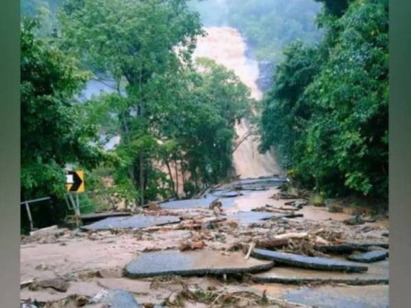 JMG mengesan enam runtuhan tanah berskala kecil di kawasan lereng Gunung Jerai selepas tujuh hari kejadian fenomena kepala air berlaku di situ.