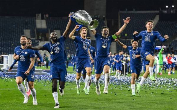 IMBAS KEMBALI...Pemain-pemain Chelsea meraikan kejayaan menjuarai kejuaraan Liga Juara-Juara selepas menewaskan Manchester City di Stadium Dragao, Porto pada 29 Mei lalu. - Foto AFP