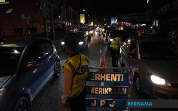 Tindakan kompaun itu dibuat dalam operasi yang dijalankan JPJ bersama Jabatan Kesihatan Negeri Pulau Pinang (JKNPP) di sekitar Pulau Pinang bermula 25 Julai hingga semalam (Khamis).- Foto Bernama