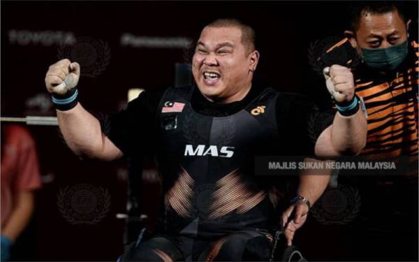 Jaguh powerlifting negara, Jong Yee Khie memenangi pingat perak dalam kategori 107 kilogram (kg) pada temasya Paralimpik Tokyo pada Isnin. -Foto Majlis Sukan Negara 