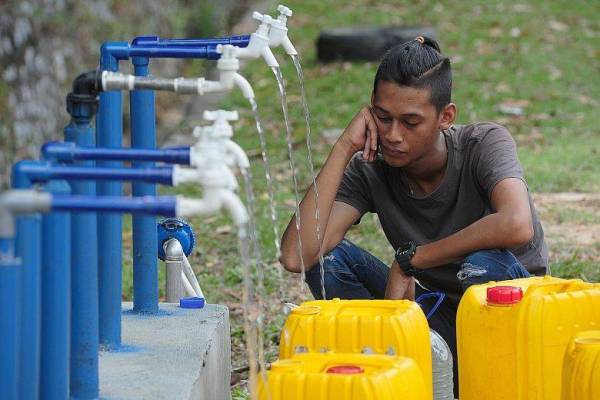 Pencemaran bau di LRA Sungai Semenyih menyebabkan gangguan bekalan air. Gambar hiasan. 