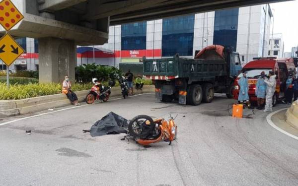 Mangsa dilaporkan meninggal dunia di lokasi kemalangan di Jalan Pahang, Kuala Lumpur pada Rabu.