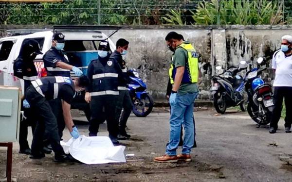 Mayat seorang bayi lelaki ditemui terapung di dalam loji kumbahan di Taman College Height, Seremban pada Rabu.