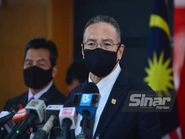 Hishammuddin pada sidang media hari ini. Foto Sinar Harian / Mohd Halim Abdul Wahid