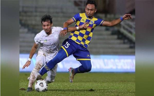 Antara aksi menarik pertemuan Sri Pahang menentang Kedah Darul Aman di Darul Makmur dalam aksi Liga Super. - Foto Sri Pahang FC