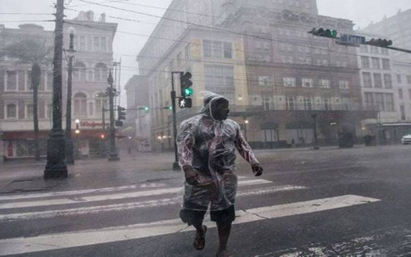 Hujan lebat dan banjir besar di wilayah timur laut Amerika Syarikat, kesan daripada Taufan Ida. - Foto AFP