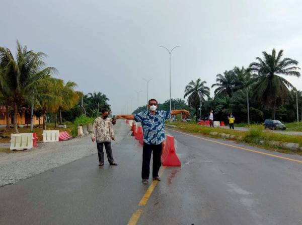 Penduduk menggambarkan kerosakan jalan lama ini seperti 'perangkap maut' apabila kerap berlaku kemalangan dan mengelirukan.