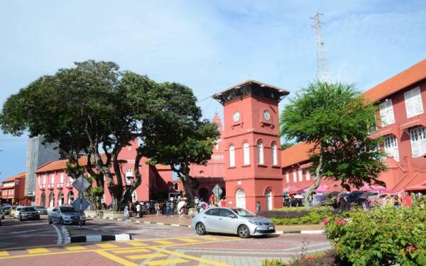 Keputusan kerajaan Melaka untuk benarkan rakyat negeri ini yang telah lengkap dua dos suntikan vaksin Covid-19 rentas daerah akan diputuskan pada sidang khas Covid-19 Negeri Melaka malam ini. - Foto 123FRF