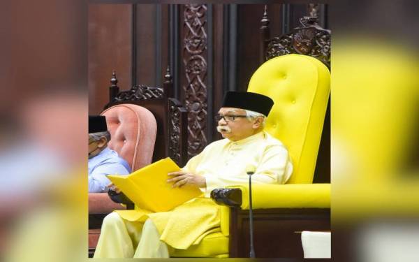 Tuanku Muhriz semasa bertitah di pembukaan Persidangan Pertama Penggal Keempat, Dewan Undangan Negeri (DUN) ke-14, pada Jumaat.