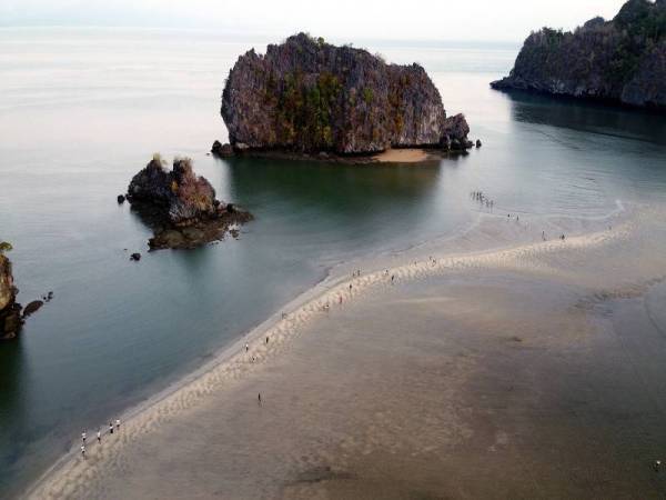 Aktiviti pantai, sukan air, snorkeling serta selam skuba antara tujuh aktiviti yang dibenarkan di Langkawi sempena pembukaan semula pulau peranginan itu kepada pelancong tempatan pada 16 September ini.