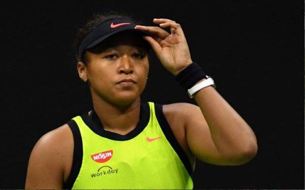 Reaksi Naomi Osaka selepas dijinakkan Leylah Fernandez pada pusingan ketiga Terbuka AS di New York. - Foto AFP