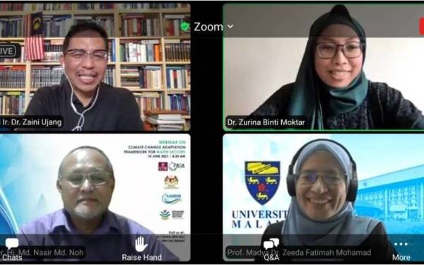 Zaini (kiri di atas) menerangkan mengenai pembinaan Empangan Sabo pada Webinar Inovasi Pelestarian Alam Sekitar yang berlangsung secara maya pada Sabtu.