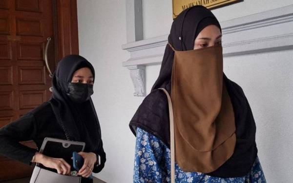 Tengku Noor Azilin (kanan) didenda RM12,000 oleh Mahkamah Sesyen Kuala Lumpur pada Isnin atas tuduhan menyebar video tidak benar mengenai vaksin.