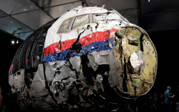 Pesawat MH17 ditembak jatuh di timur Ukraine ketika dalam penerbangan dari Amsterdam ke Kuala Lumpur pada 17 Julai 2014.