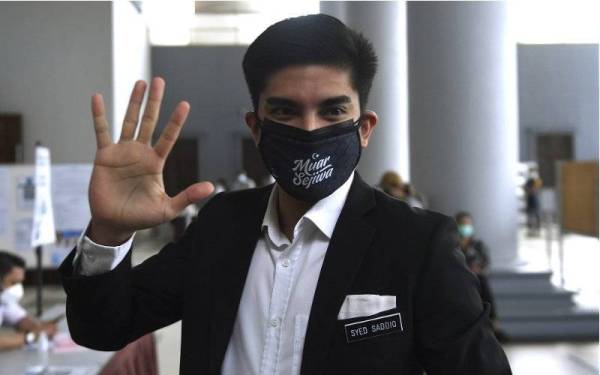 Syed Saddiq ketika hadir di Kompleks Mahkamah Kuala Lumpur pada Jumaat. - Foto Bernama