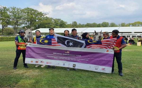 Pasukan Malaysia merakam detik indah selepas memenangi tempat kedua WEC Jr 2021 di Ermelo, Belanda.