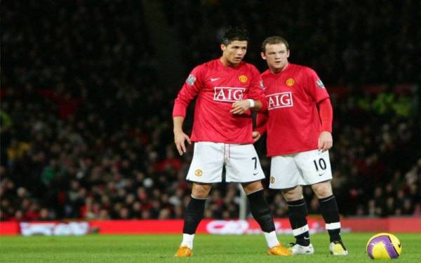 IMBAS KEMBALI...Ronaldo (kiri) bersama Rooney ketika menentang Portsmouth dalam aksi Liga Perdana Inggeris (EPL) di Old Trafford, pada 30 Januari 2008. FOTO: AFP