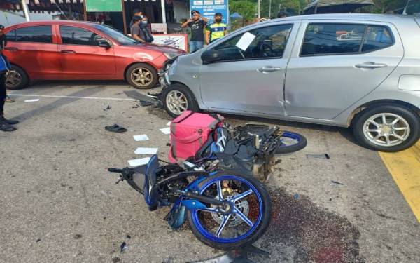 Keadaan motosikal mangsa yang terlibat dalam kemalangan pada Sabtu.