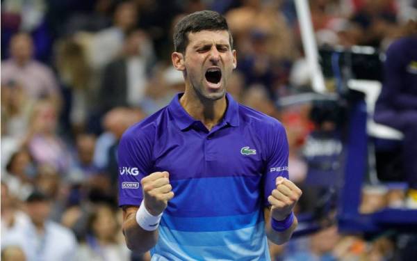 Djokovic meraikan kejayaan mengalahkan Zverev di separuh akhir Terbuka AS pada Sabtu. - Foto AFP 