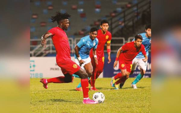 Ifedayo menyumbang satu gol pada aksi di Stadium MBPJ malam ini. - Foto Selangor FC