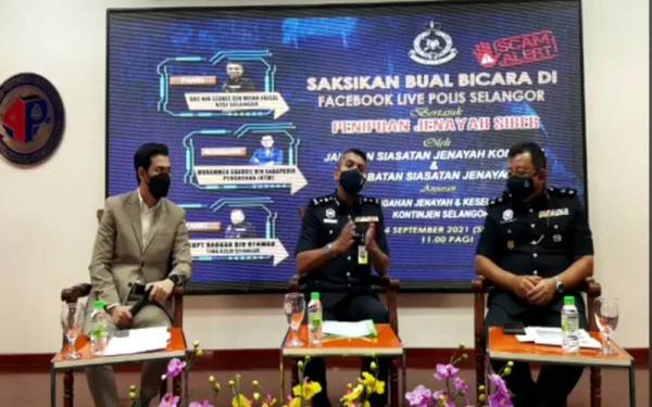 Nik Ezanee (tengah) sebagai panelis dalam program Bual Bicara di Facebook Live Polis Selangor pada Selasa.