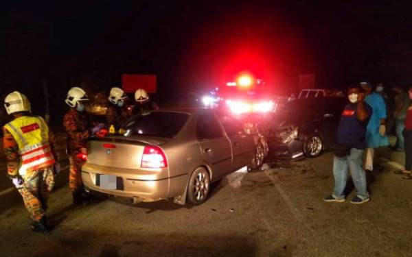 Kemalangan yang meragut nyawa seorang pesara kerajaan di Kilometer 5, Jalan Lipis-Merapoh dekat Kampung Tempoyang, Lipis pada Selasa. - Foto ihsan PDRM
