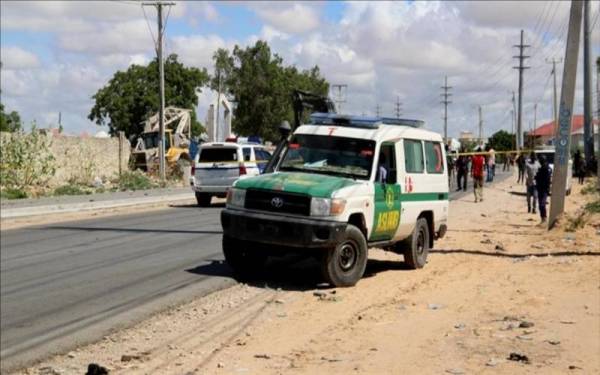 Pengebom bunuh diri meletupkan dirinya di sebuah kedai teh di kawasan Wadajir, Mogadishu pada petang Selasa. - Foto Agensi Anadolu