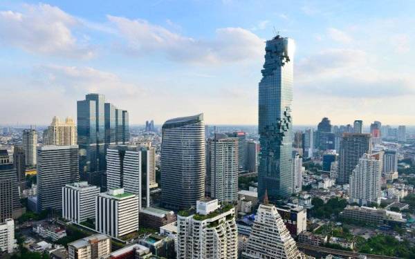 Pembukaan semula bandar raya Bangkok kepada pelancong lengkap vaksin Covid-19 yang sepatutnya bermula 1 Oktober, ditunda kepada 15 Oktober.