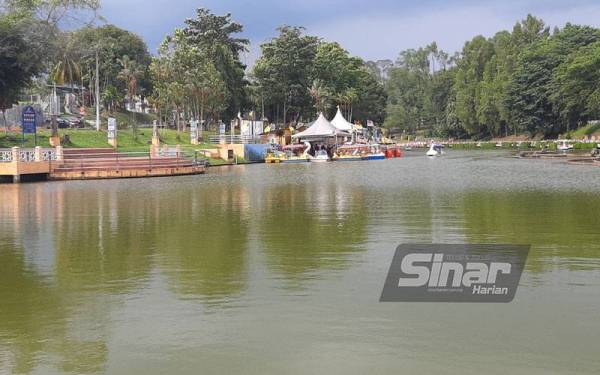 Keadaan Taman Tasik Seremban masih tidak ramai pengunjung.